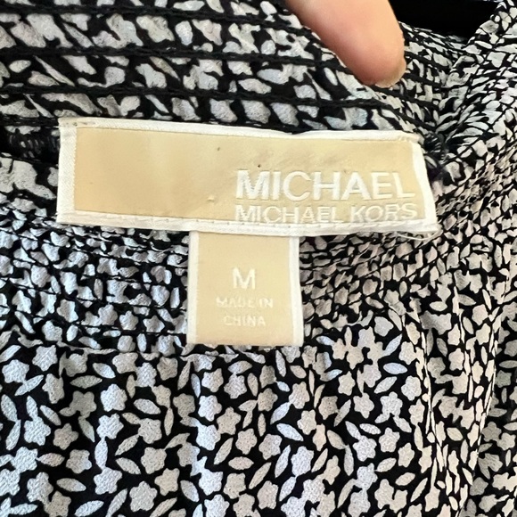 Michael Kors Sunari Navy & White Floral Off the Shoulder Dress Size: Medium - Picture 8 of 14